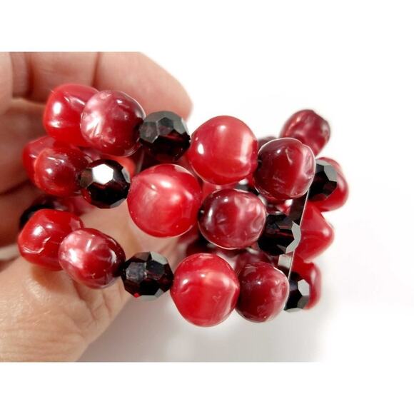 Vintage Red Lucite Moonglow Memory Wire Bracelet 3 Row Retro Jewelry - Picture 3 of 10